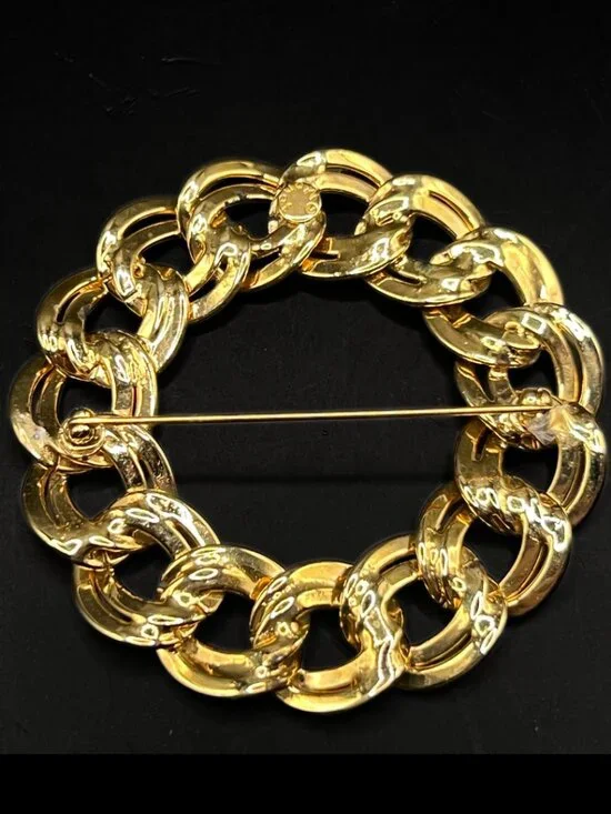 Vintage 1980s Monet Gold Circle Chain Wreath Brooch - Picture 6 of 7